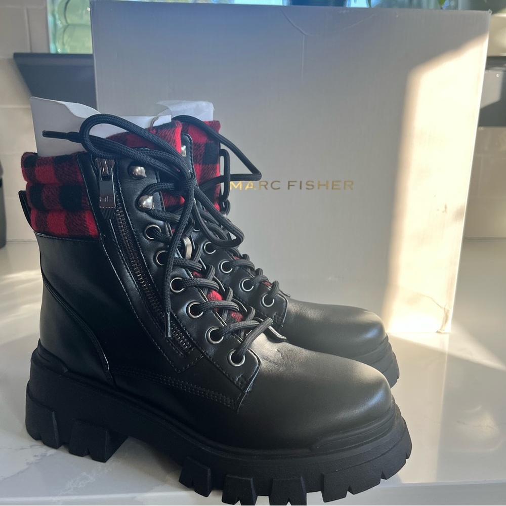 Marc Fisher Women’s Sz 9 Black Leather Buffalo Check Upper & Tongue Combat Boots